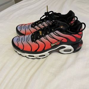 Women’s Nike AirMax Plus “Sisterhood”